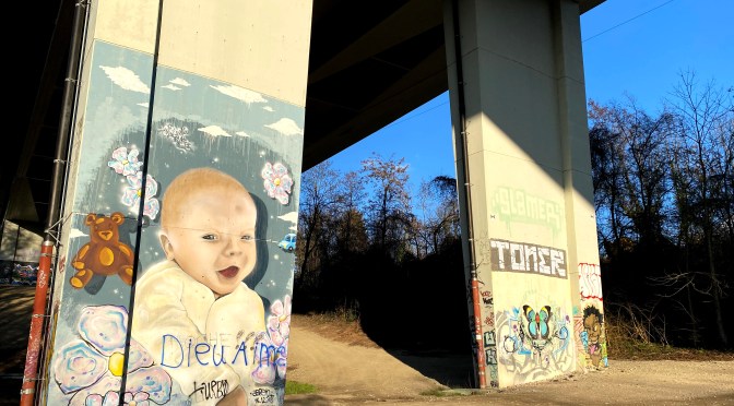 Switzerland: Graffiti and floating water in Richelien (Versoix, Geneva)